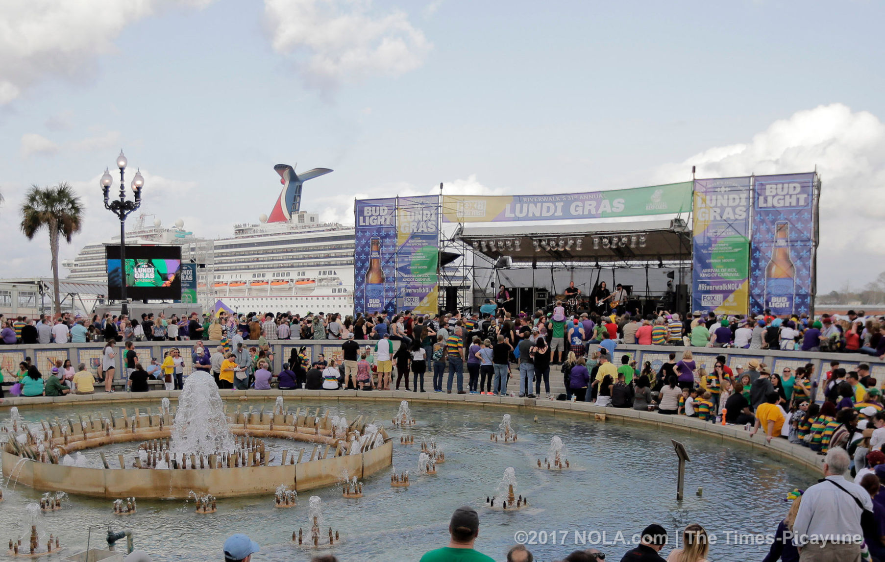 Mardi Gras 2017: Zulu and Rex arrive for Lundi Gras